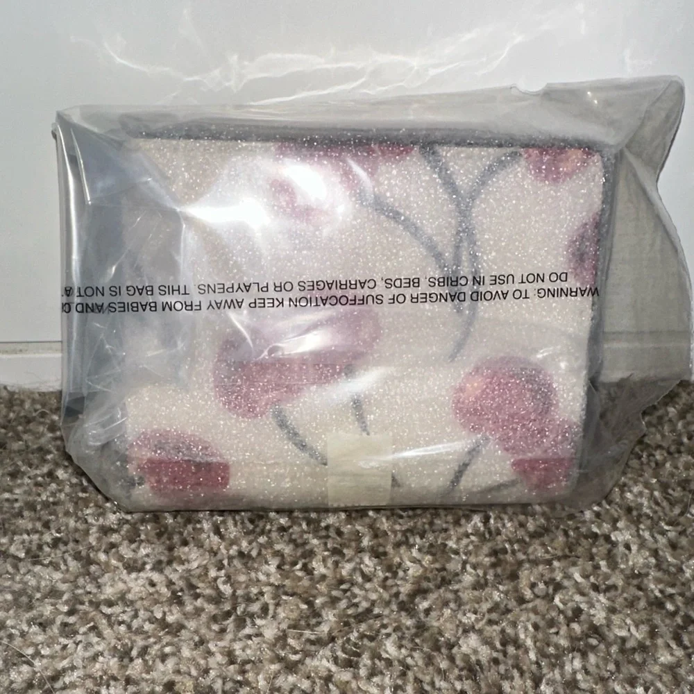 Coach Small Snap Wallet in Cherry Print - Picture 3 of 7